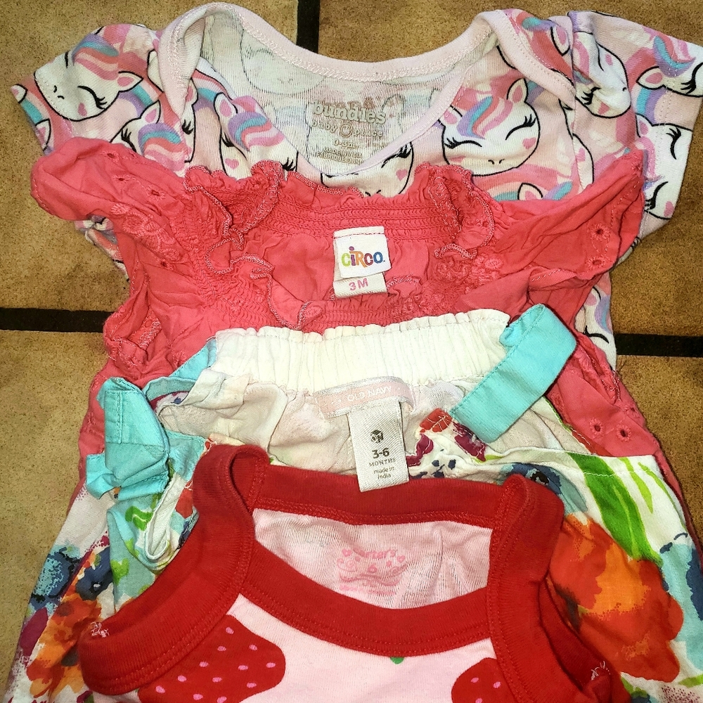 Infant Clothes - Picture 2 of 3